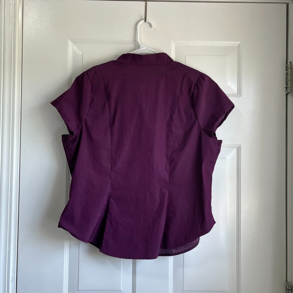 Retro Chic by Torrid Tie Neck Button Down Purple Short Sleeve Dress Shirt Size 1 - Picture 4 of 9